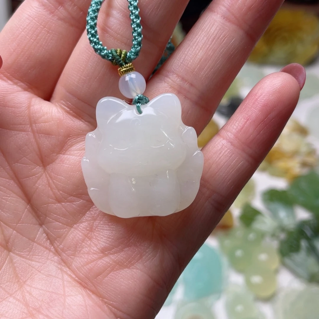 蛇纹石玉颈饰未镶嵌