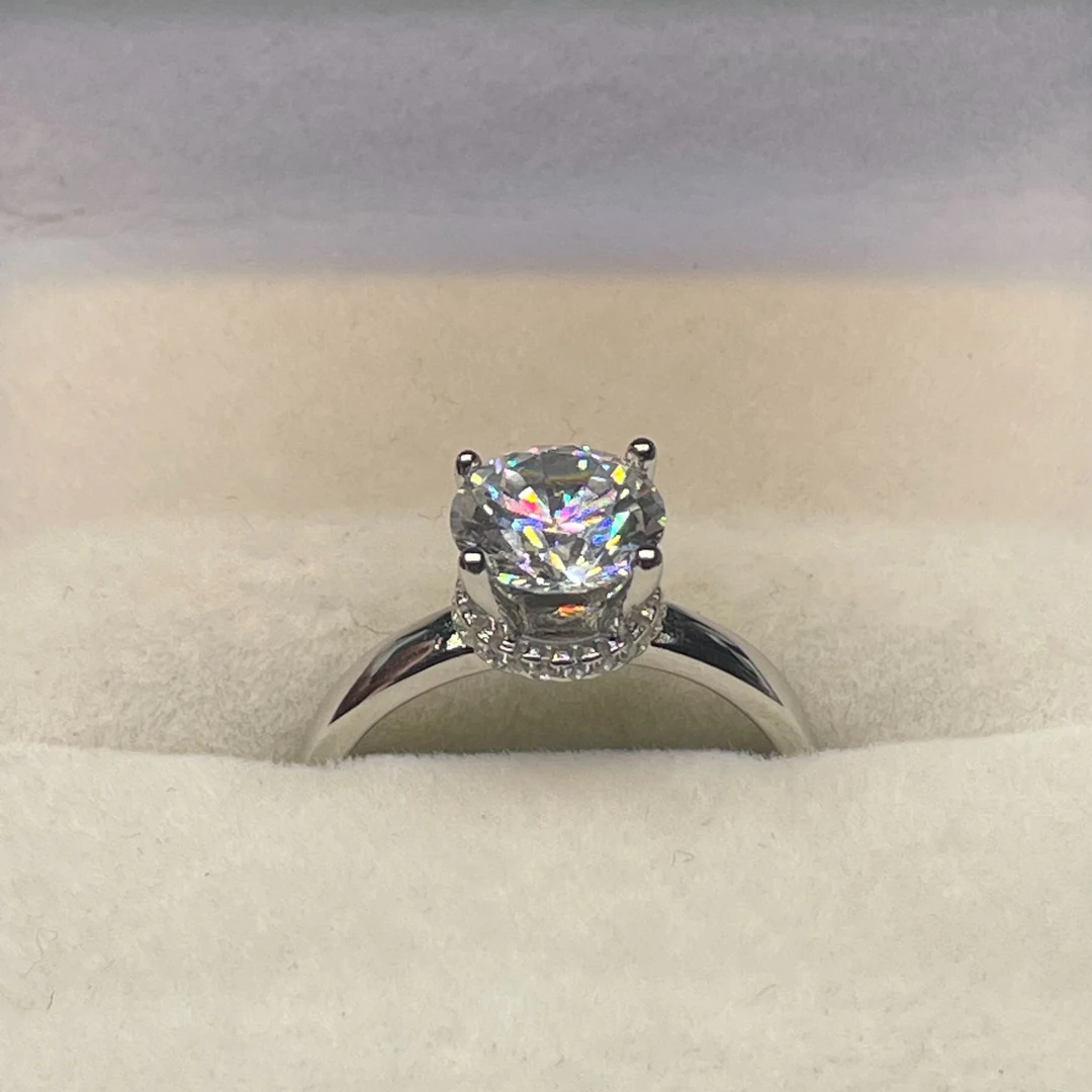 【Vivia】甄选 K白甜甜圈戒指2.0CT.