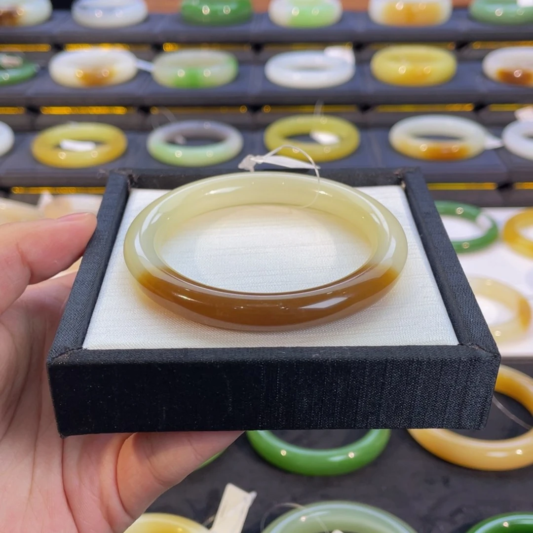 未镶嵌手镯和田玉-红糖半山水 56