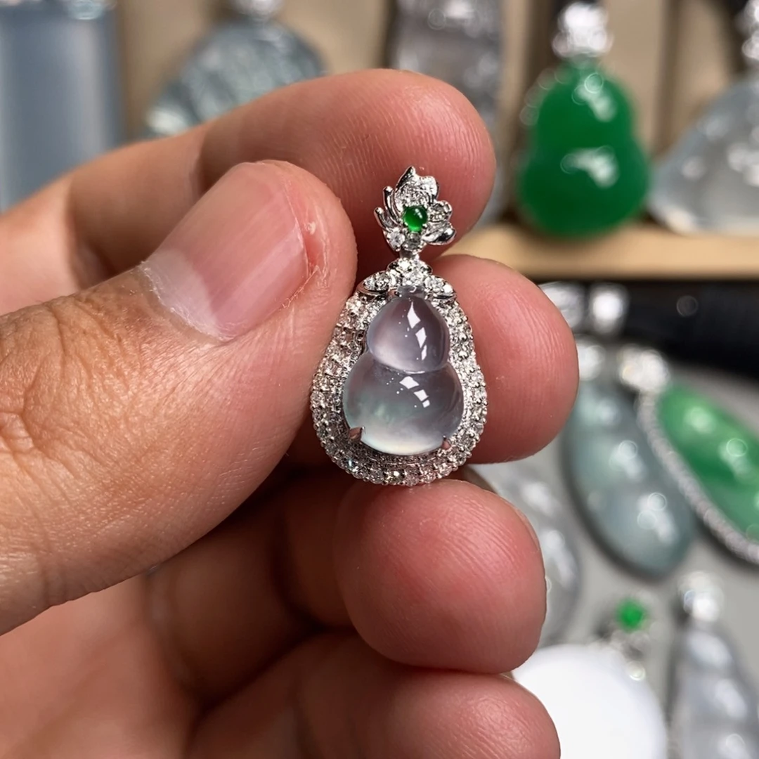 翡翠吊坠(不含链)18K金镶嵌