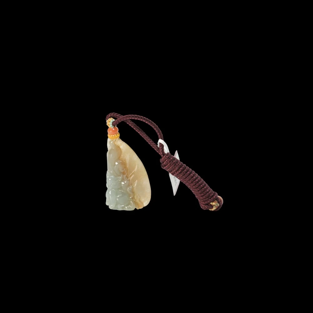 聪明伶俐翡翠九尾狐吊坠 43×26.7×9.2mm重约17.71g（带绳）