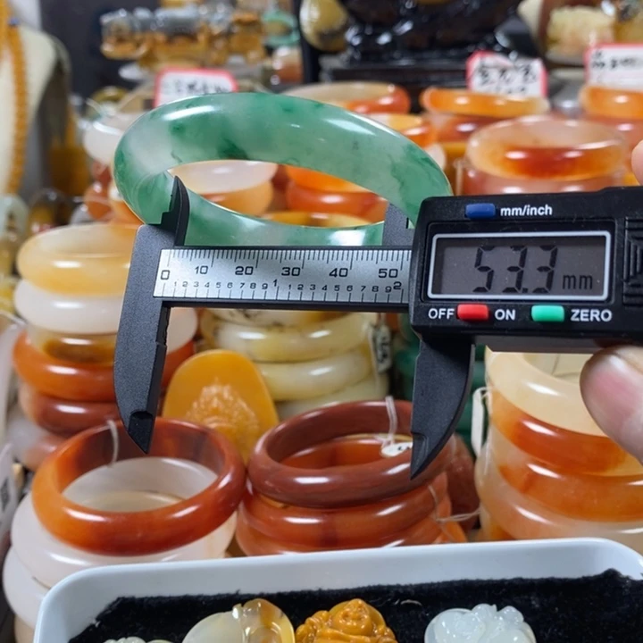 石英质玉（黄龙玉）颈饰合金