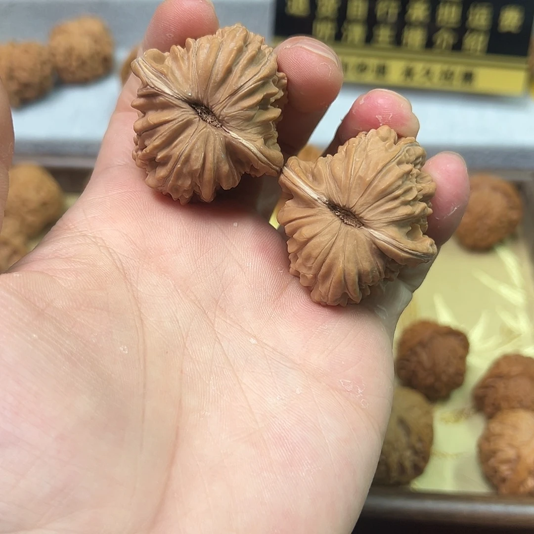 赵***所把件文玩核桃四座楼