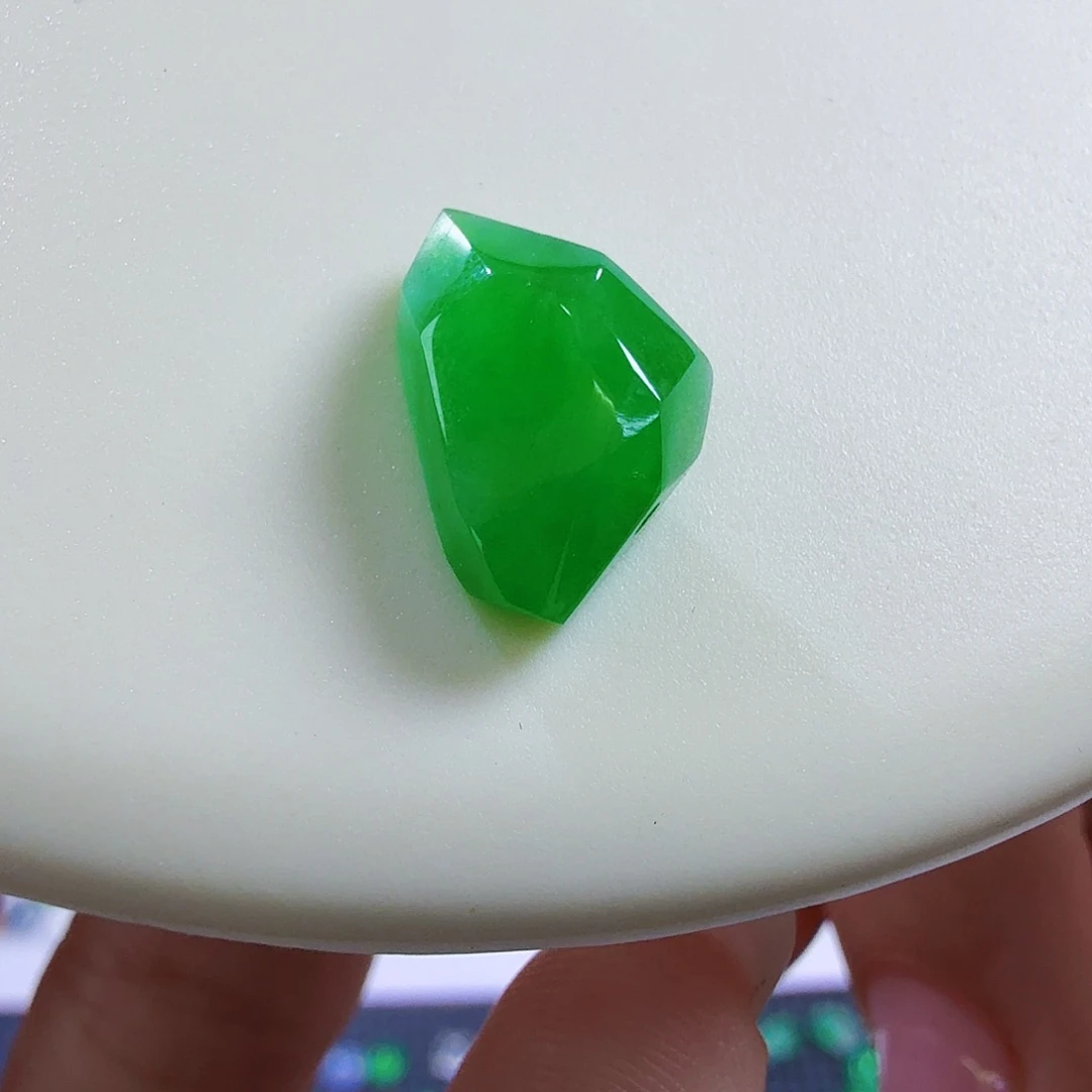 翡翠未镶嵌颈饰裸石