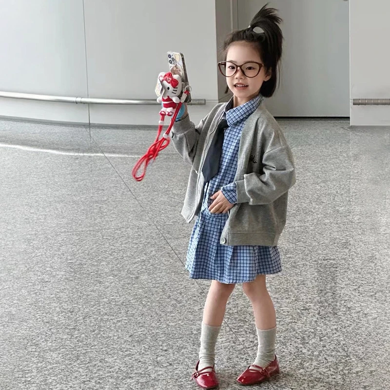 R25020女童春季格子领带连衣裙学院风刺绣儿童毛衣开衫外套两件套