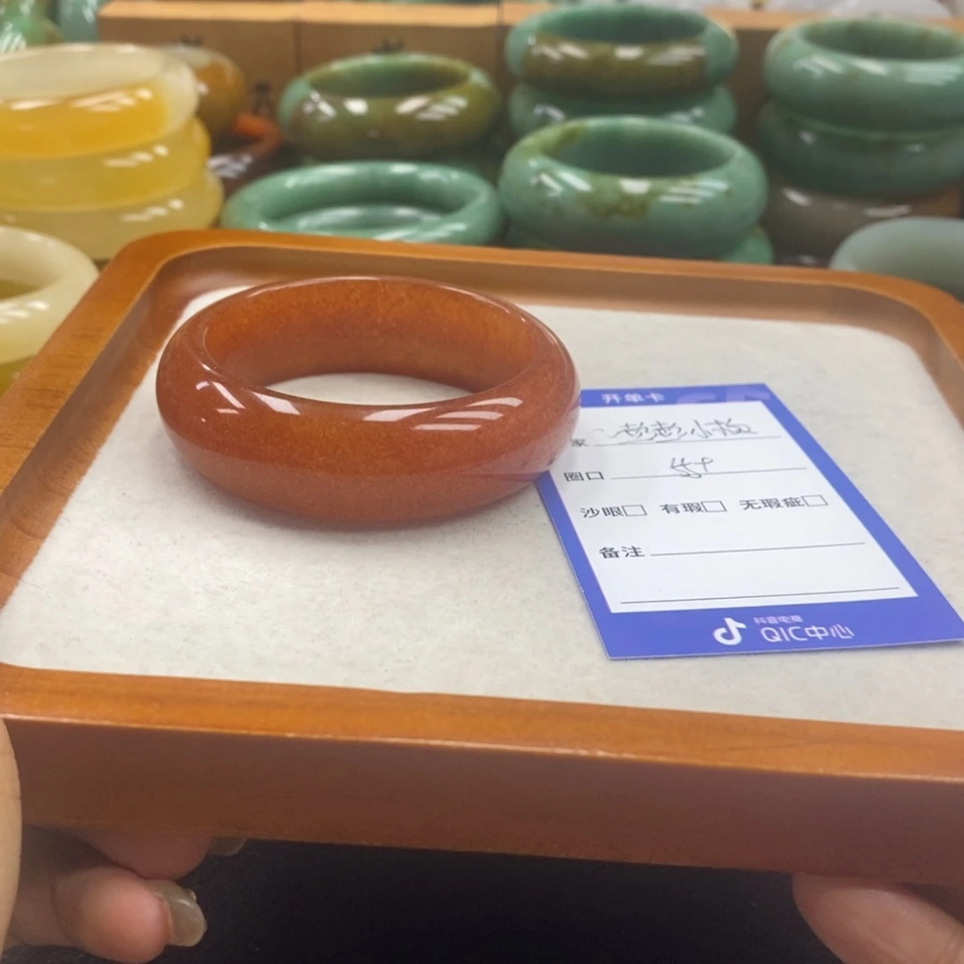 ～****石英质玉手镯未镶嵌