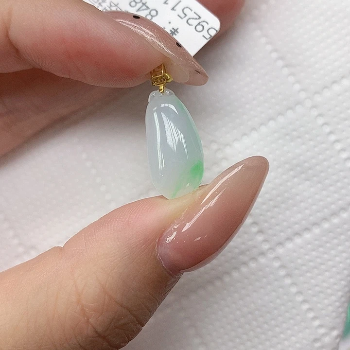 颈饰18K金镶嵌翡翠