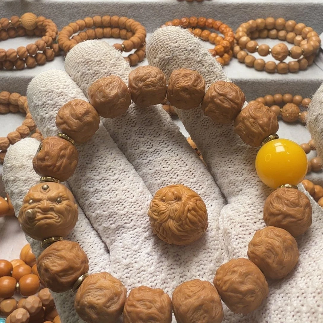 会***哥吊坠猴头核桃游龙