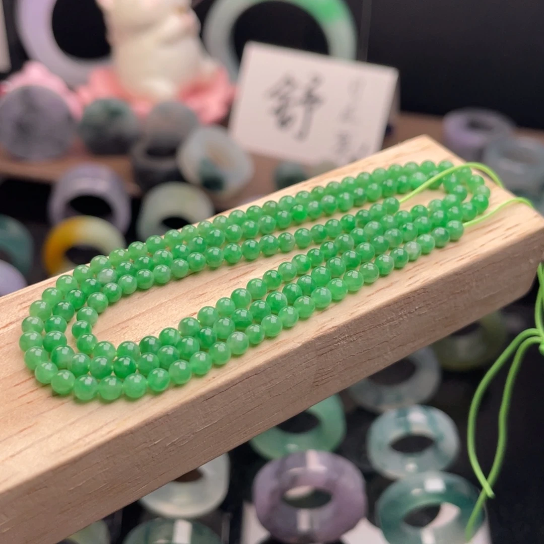 定制翡翠未镶嵌  果绿珠串