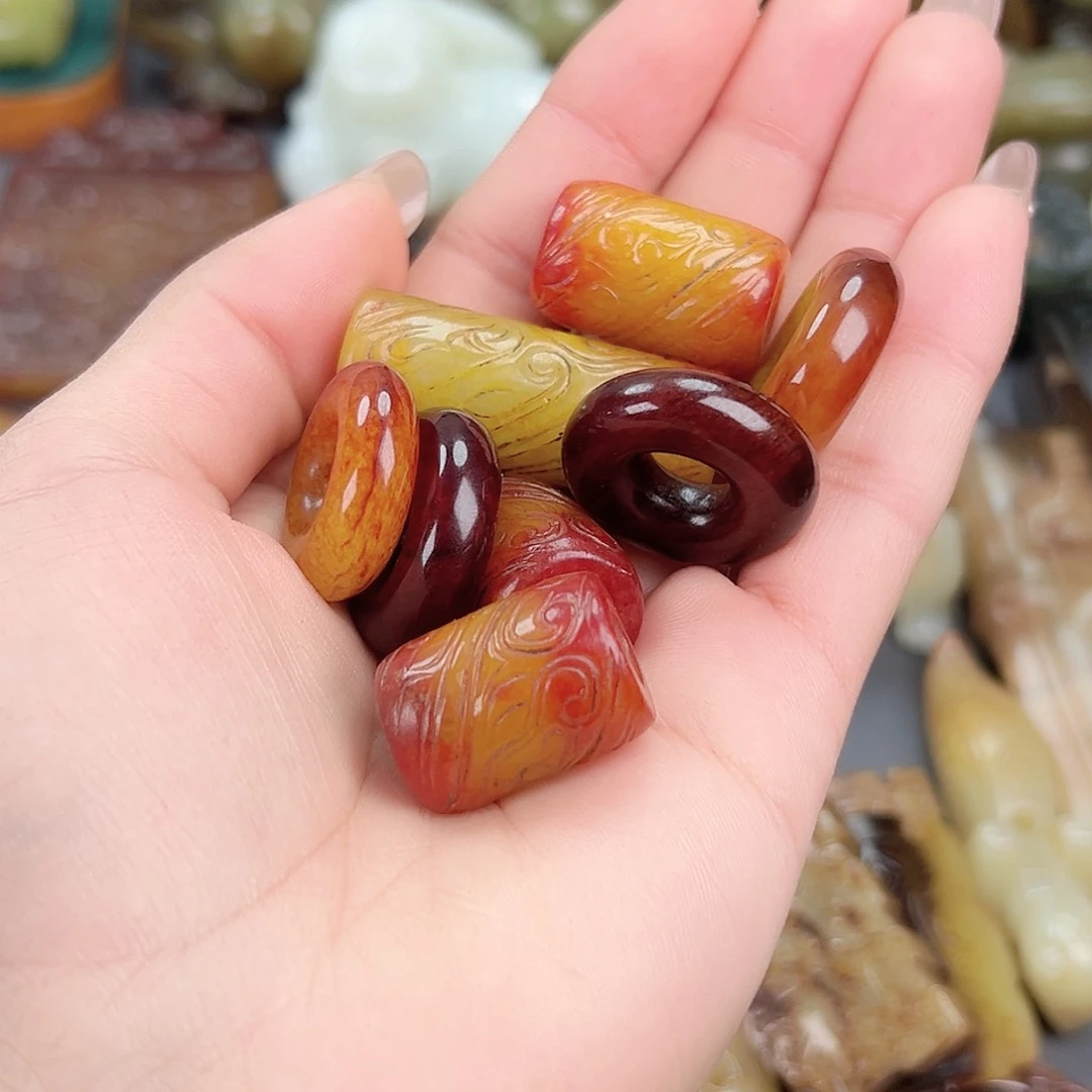 和田玉颈饰未镶嵌绘*