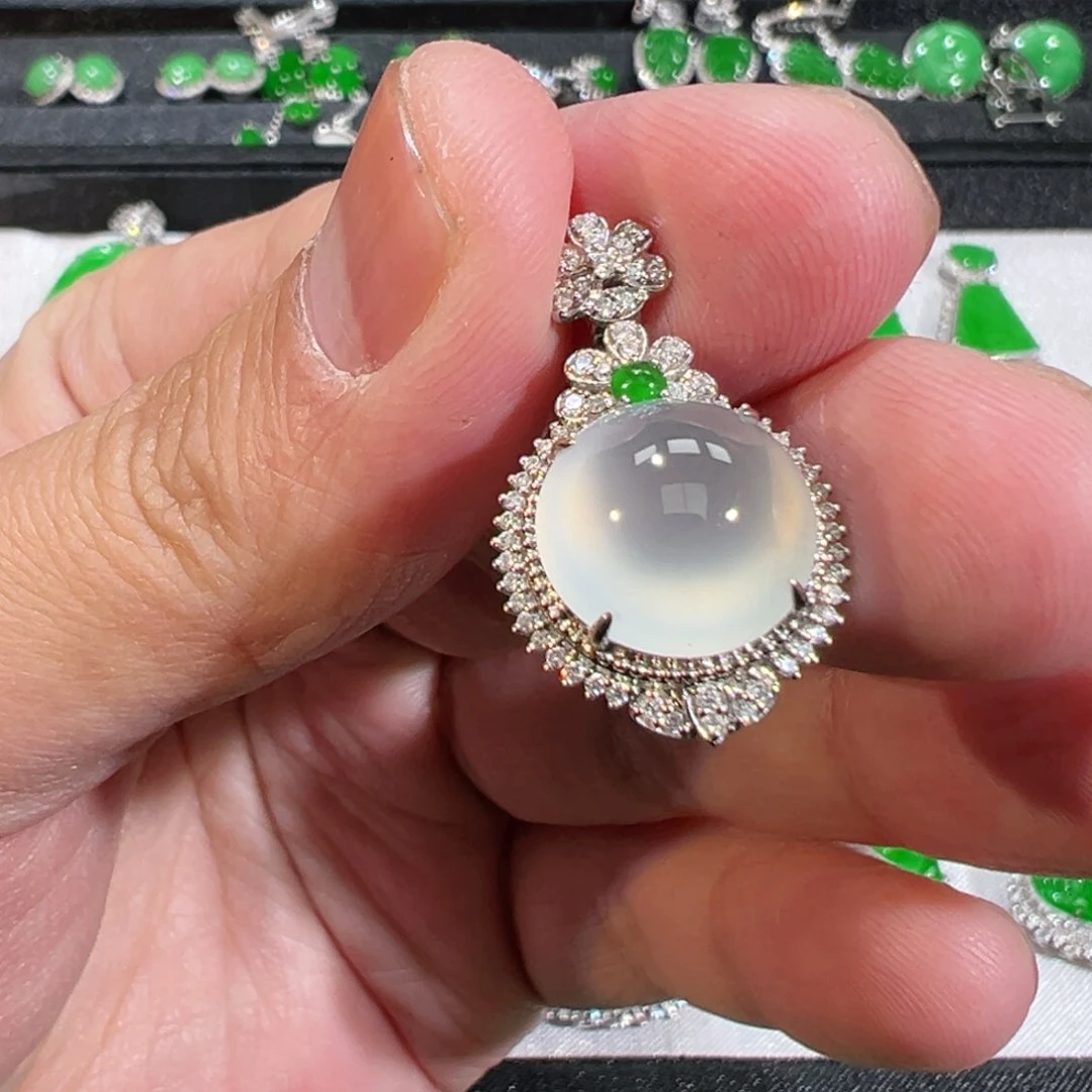 【闪购商品】翡翠吊坠(不含链)18K金镶嵌