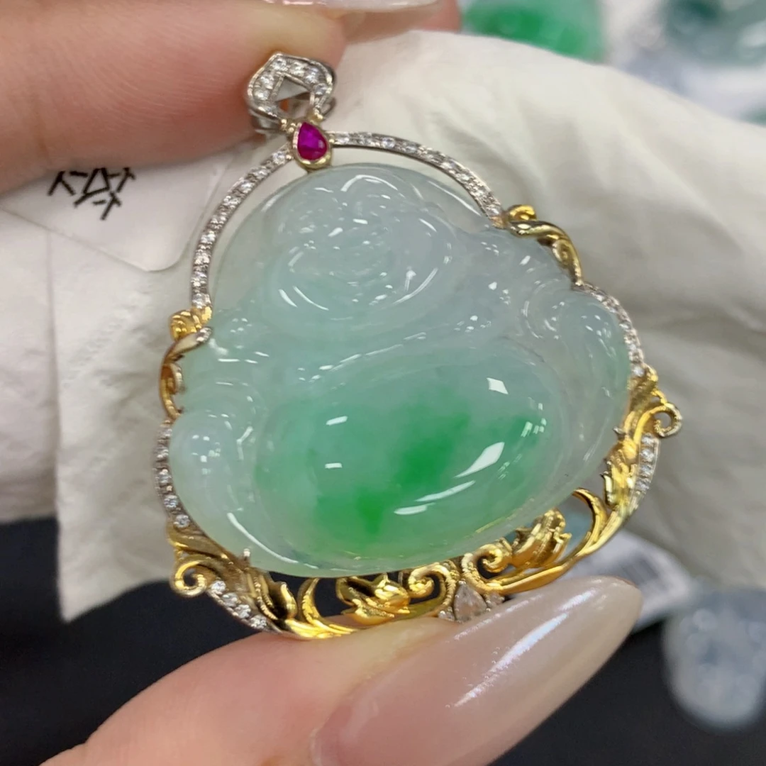 颈饰18K金镶嵌翡翠