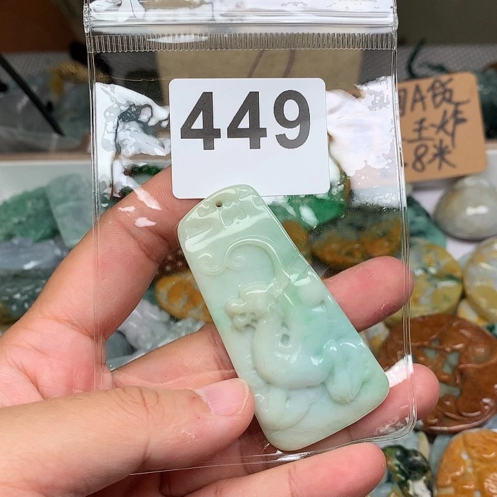 翡翠未镶嵌颈饰释*!翡翠