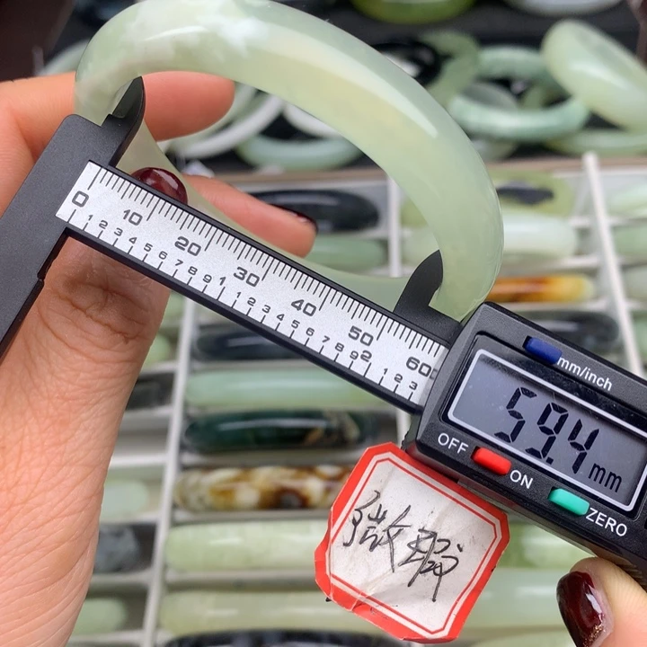 蛇纹石玉未镶嵌手镯645