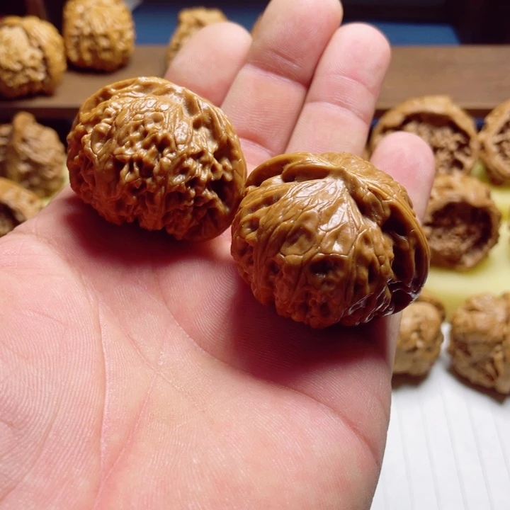 文玩核桃把件宫灯