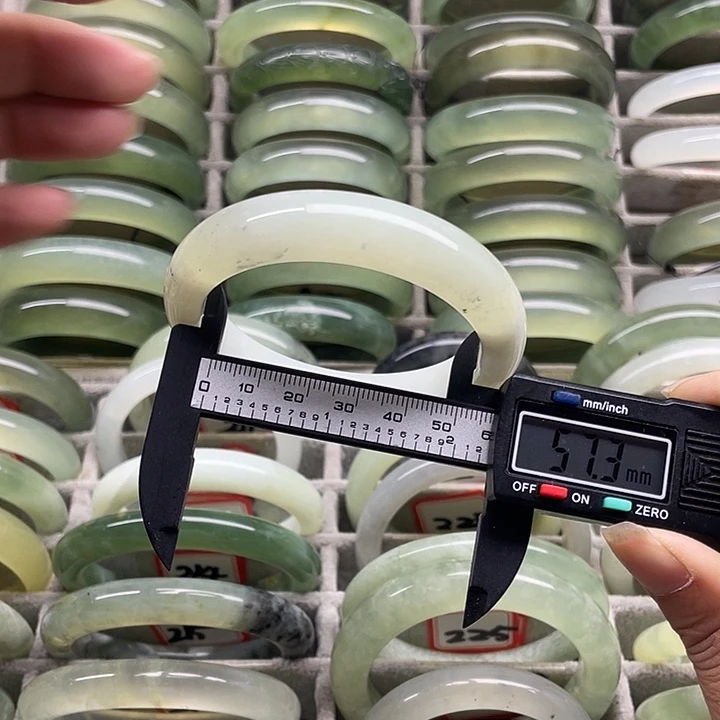 蛇纹石玉未镶嵌手镯230