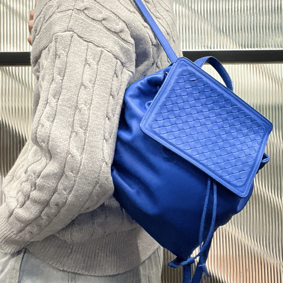 95新 BOTTEGA VENETA/葆蝶家 【涛】33AD06 蓝色皮编织双肩包