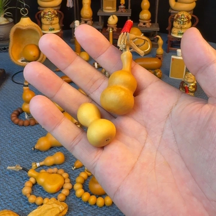 吉***。手把小葫芦八宝草里金