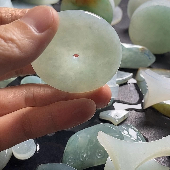 定制翡翠未镶嵌翡翠首饰是真的不错