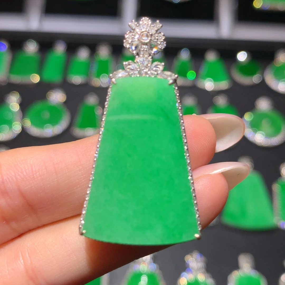 翡翠18K金镶嵌颈饰翡翠