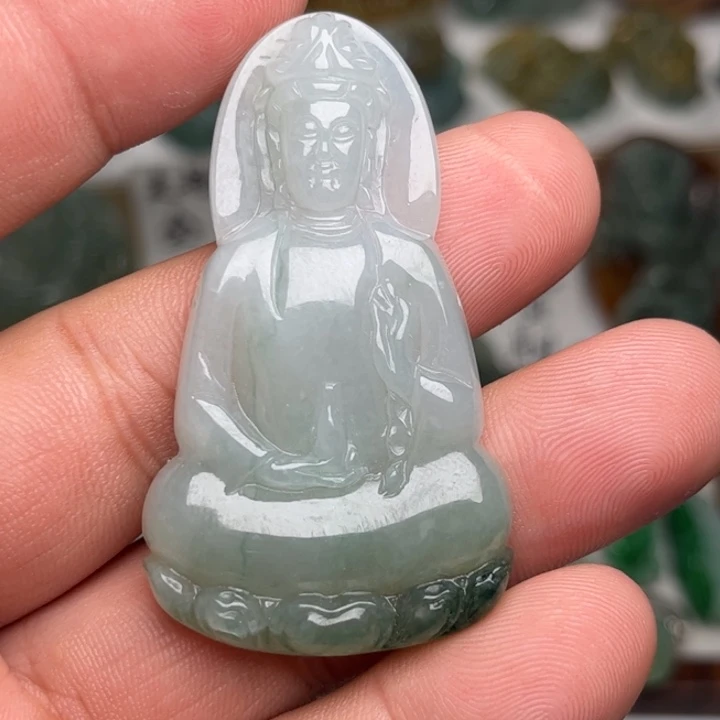 颈饰未镶嵌翡翠素衣观音