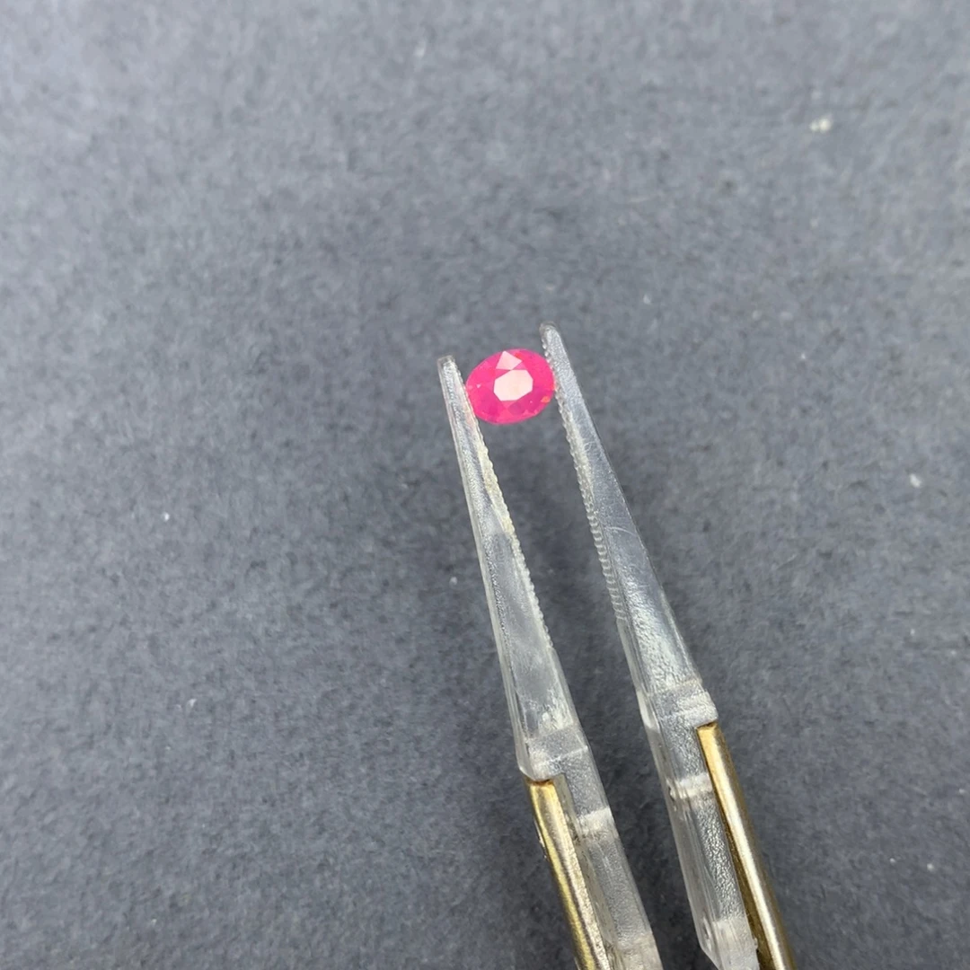 尖晶石裸石0.53ct火莲花马亨盖尖晶石 CGI