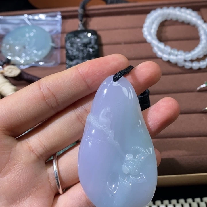 颈饰18K金镶嵌翡翠