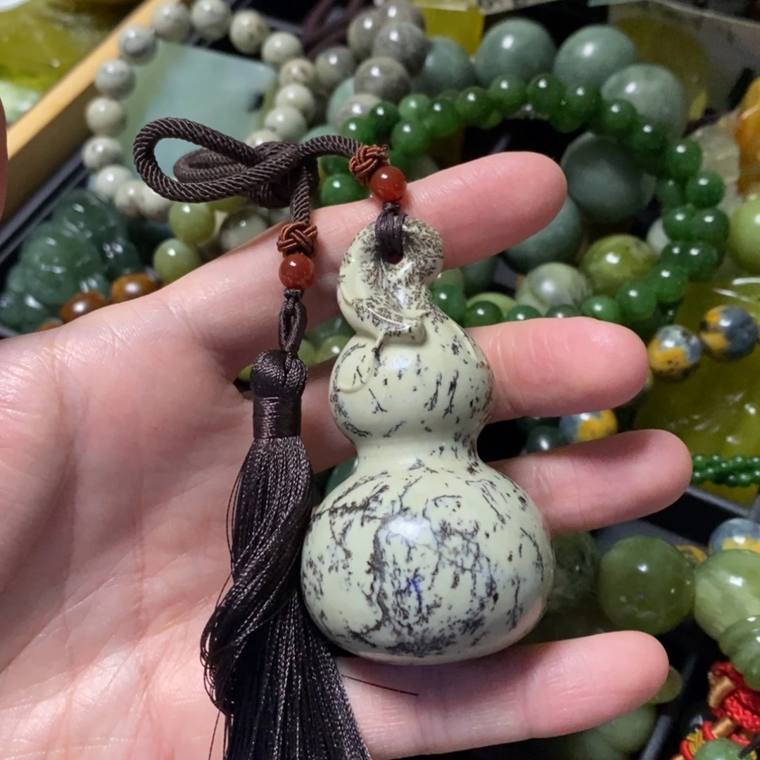 和田玉未镶嵌颈饰微瑕