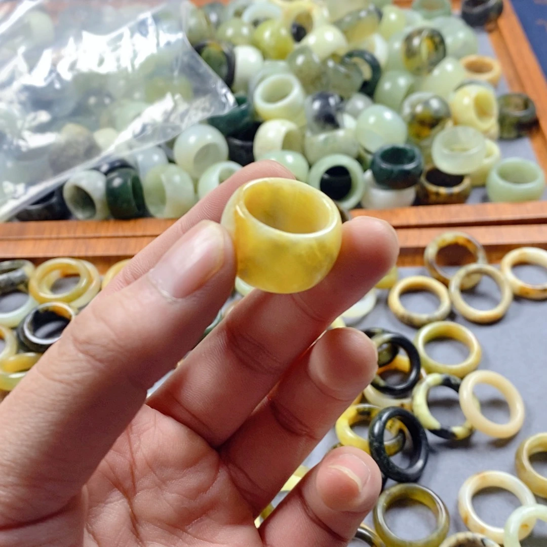 蛇纹石玉未镶嵌戒指43。