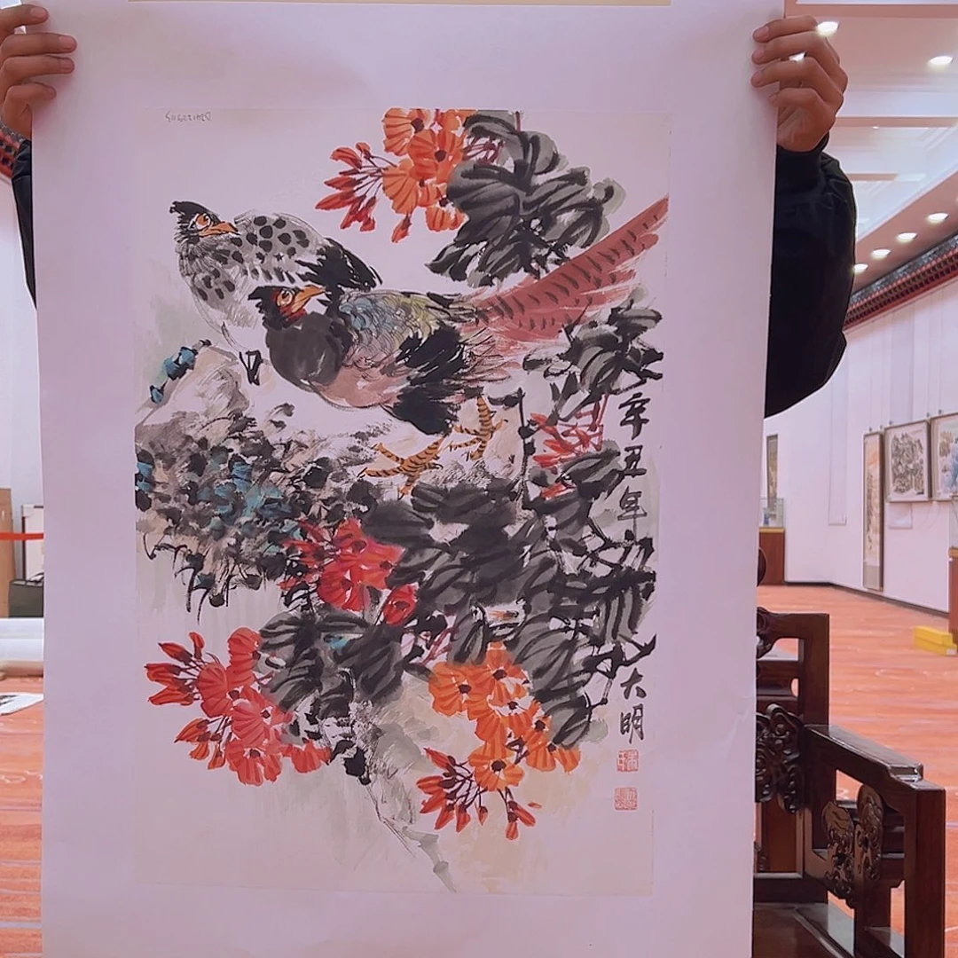 国画朱大明原作溯源带证件合影视频
