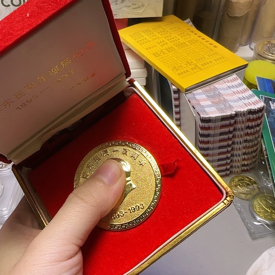 其他普通金属毛爷爷纪念章福利出特价