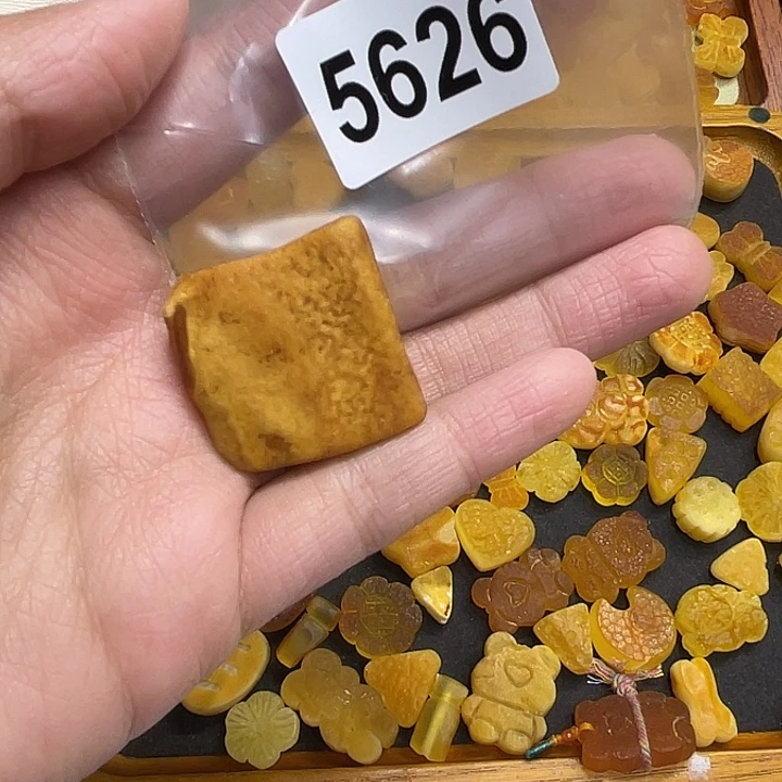 琥珀未镶嵌珠宝奇石