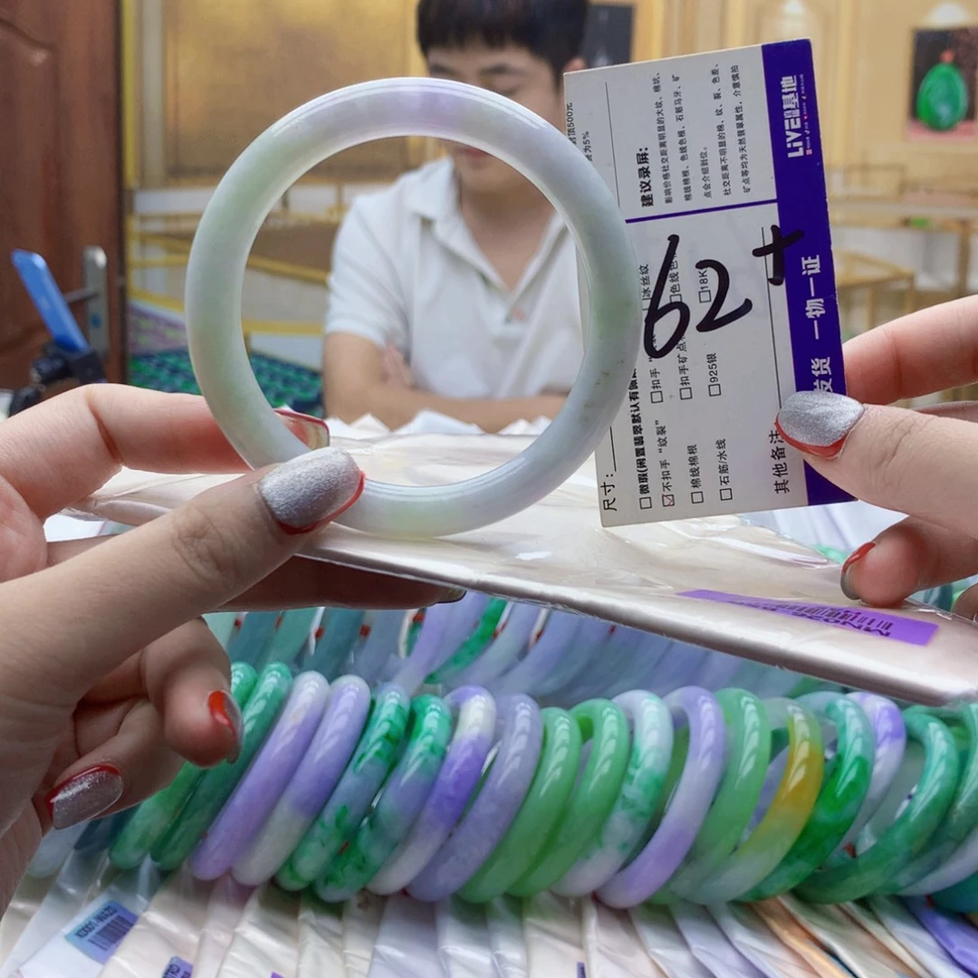 翡翠未镶嵌手镯vb