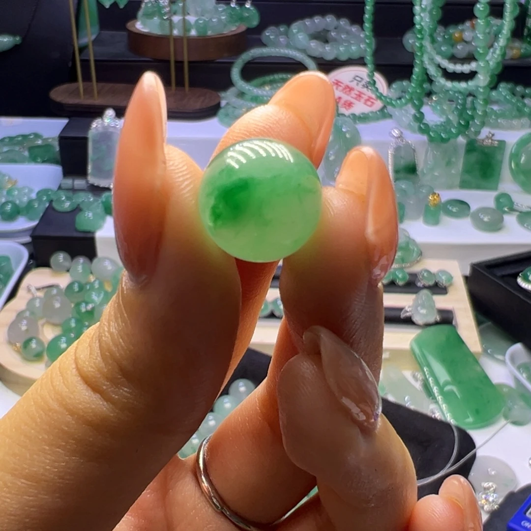 璎****颈饰未镶嵌石英质玉（非洲翠）