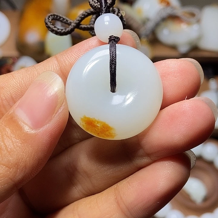 大***2和田玉未镶嵌颈饰