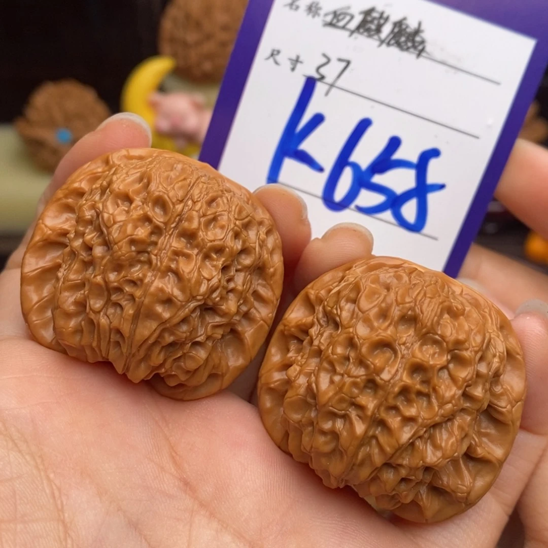 雷***文玩核桃吊坠血麒麟