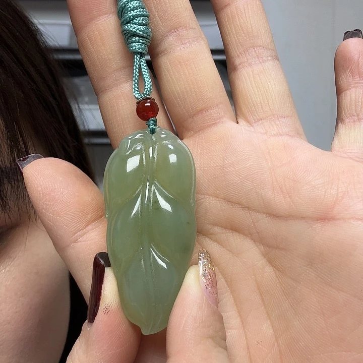 蛇纹石玉颈饰未镶嵌一叶子