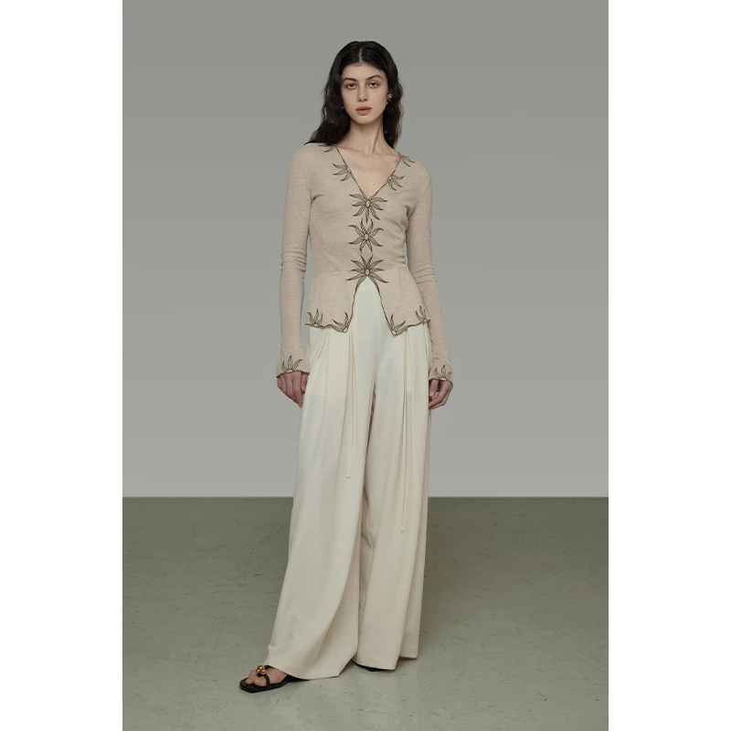 UNSPOKEN【复古绣花工艺 精致高级感】刺绣V领修身上衣UC25S054推广