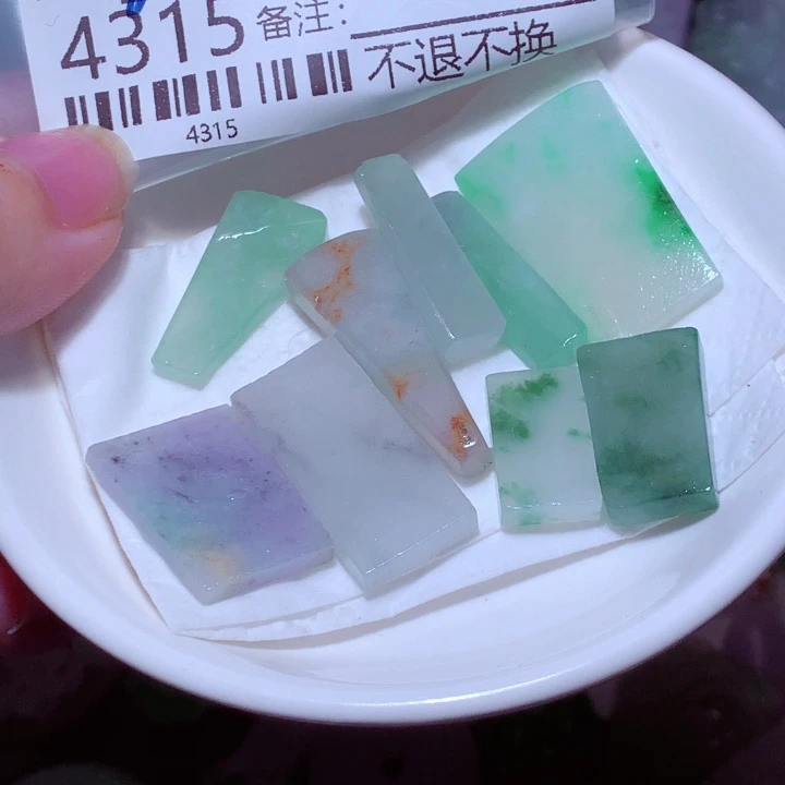 缘***坊翡翠未镶嵌颈饰翡翠