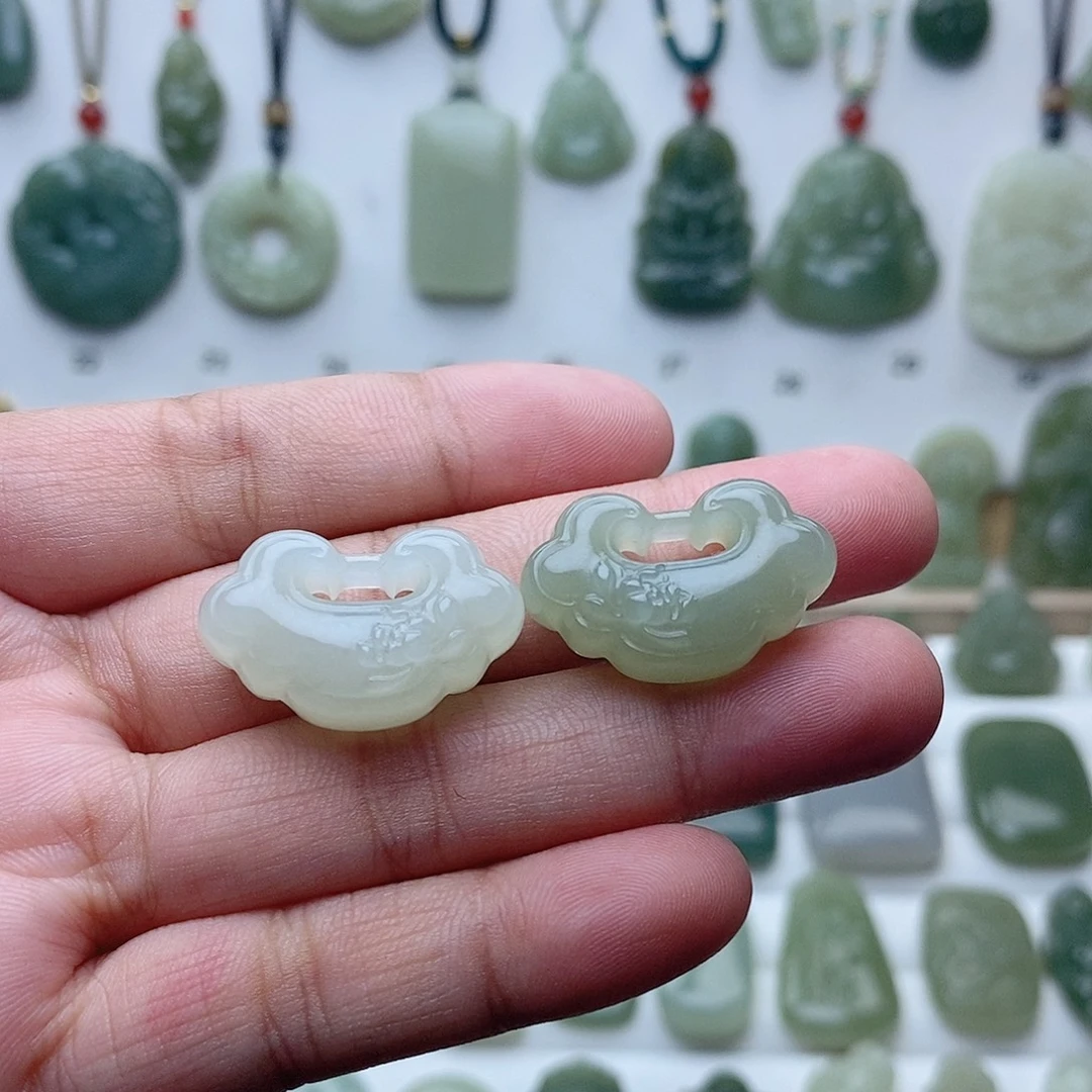 西***光和田玉未镶嵌颈饰