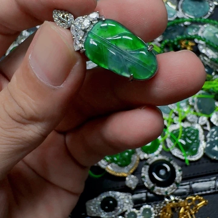 翡翠未镶嵌项圈天然A货翡翠放漏