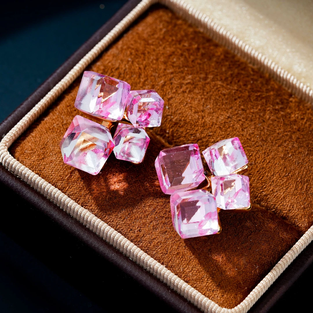 铜合金耳饰 超仙粉色立体方糖水晶耳钉气质新款小众设计感N0833A3