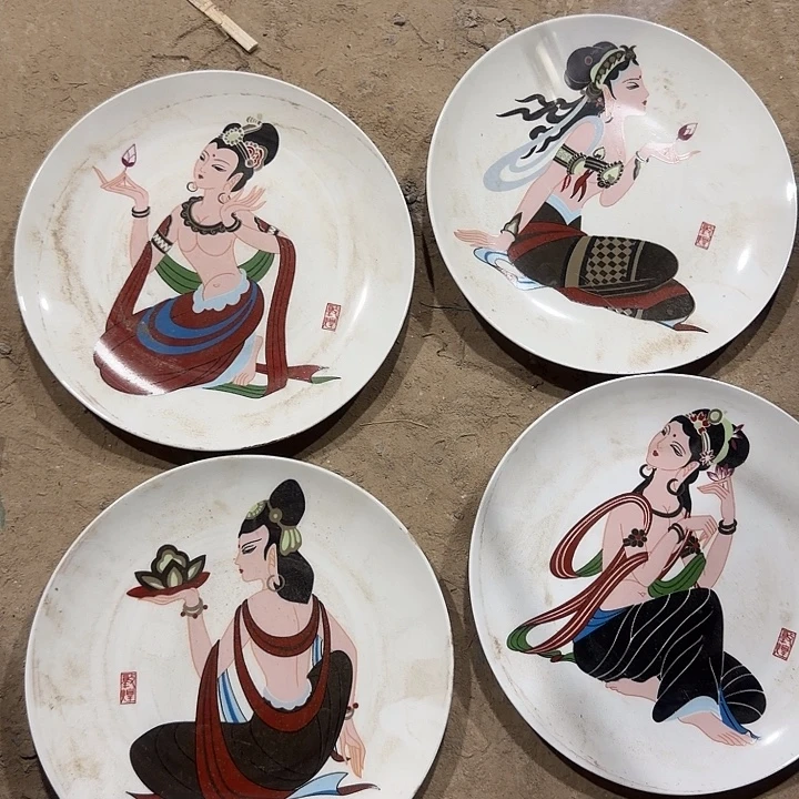 库存微瑕敦煌飞天盘子一套