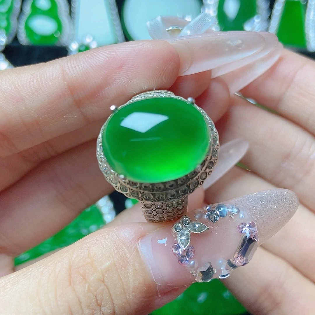 颈饰未镶嵌翡翠