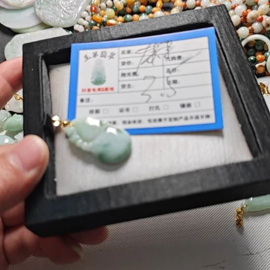 翡翠未镶嵌颈饰天然翡翠吊坠