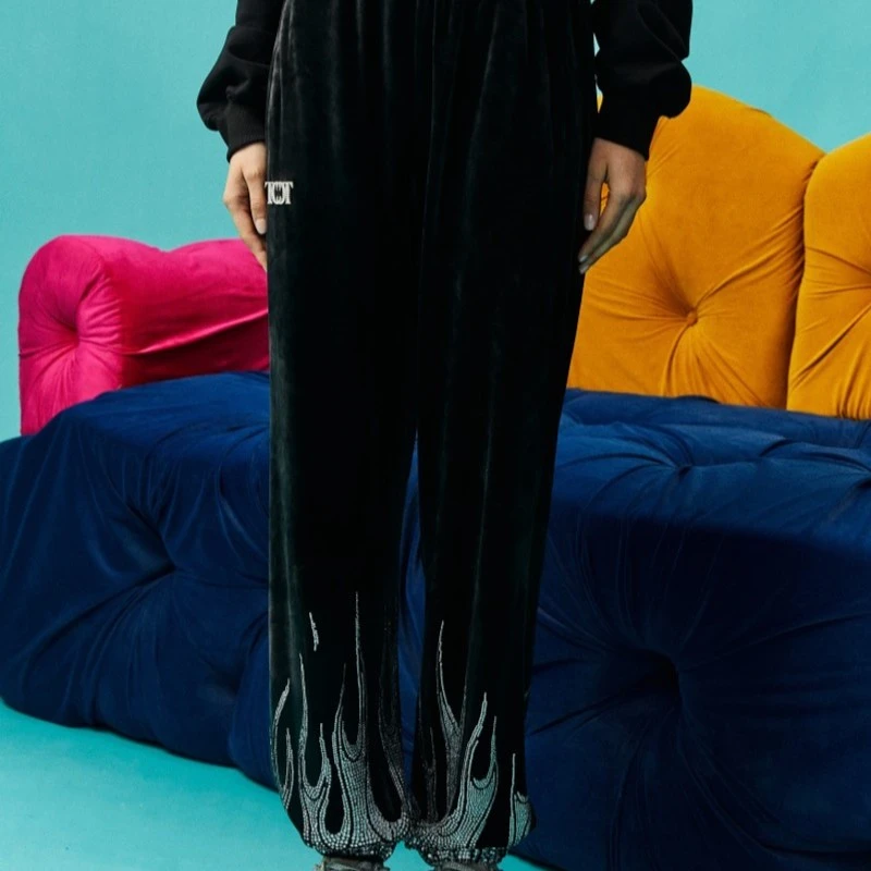 TCH服饰店播-潮牌烫钻宽松火焰丝绒阔腿裤男女同款T66C20E6211