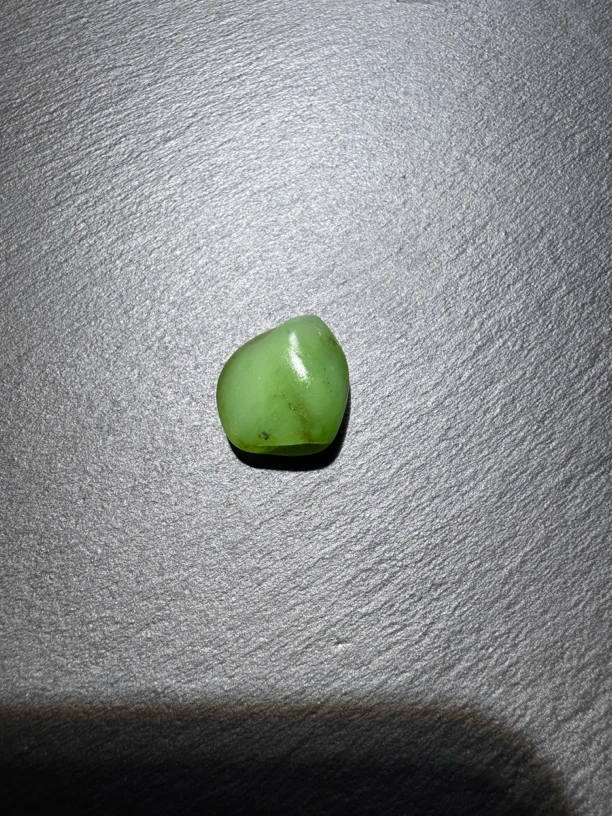 新疆和田玉碧玉原石小精品4.4克未修型，19*16*10mm