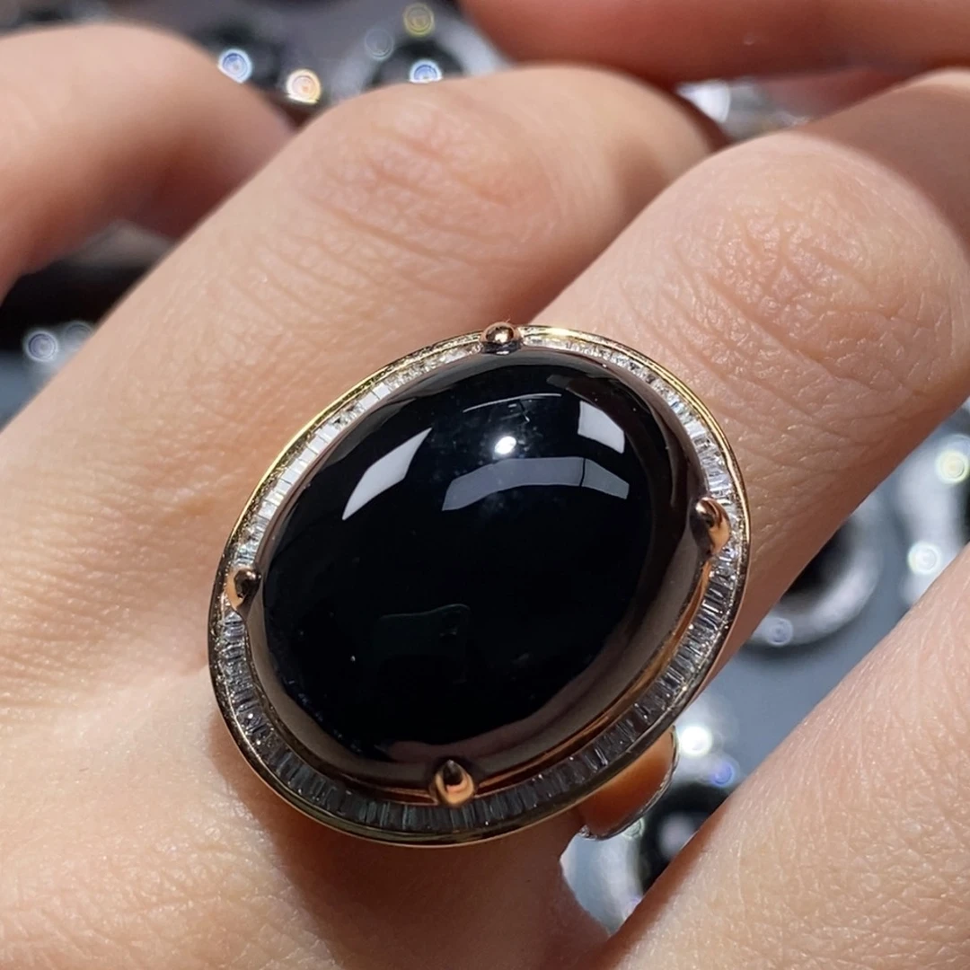 18K金镶嵌戒指翡翠俊**下