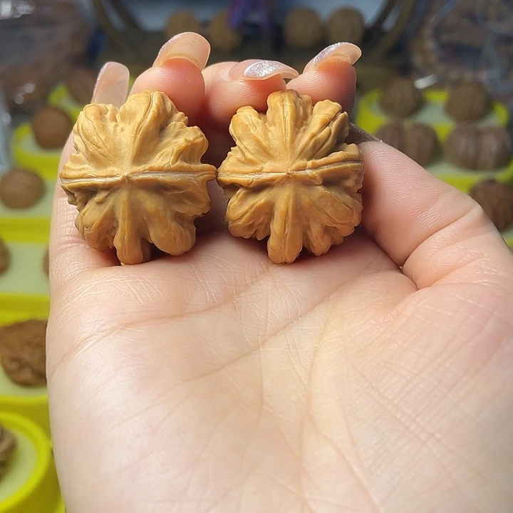 顺***然吊坠文玩核桃粗筋八棱