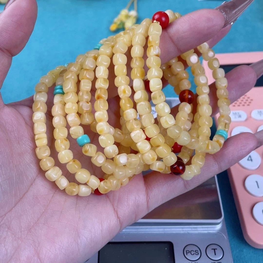 蜜蜡裸石未镶嵌多样性发其中一个